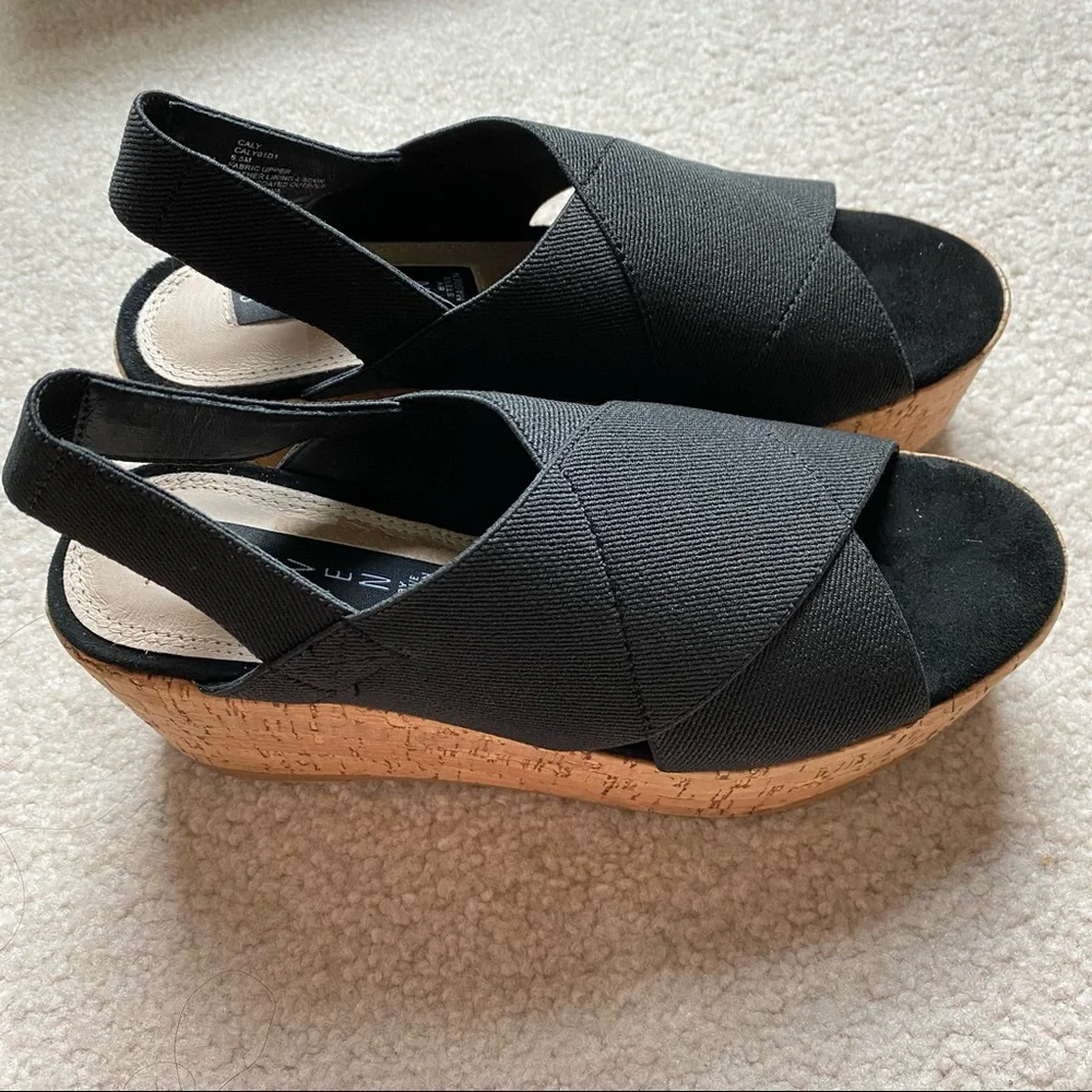 [NWT] Steve Steve Madden Caly Wedge Sandals